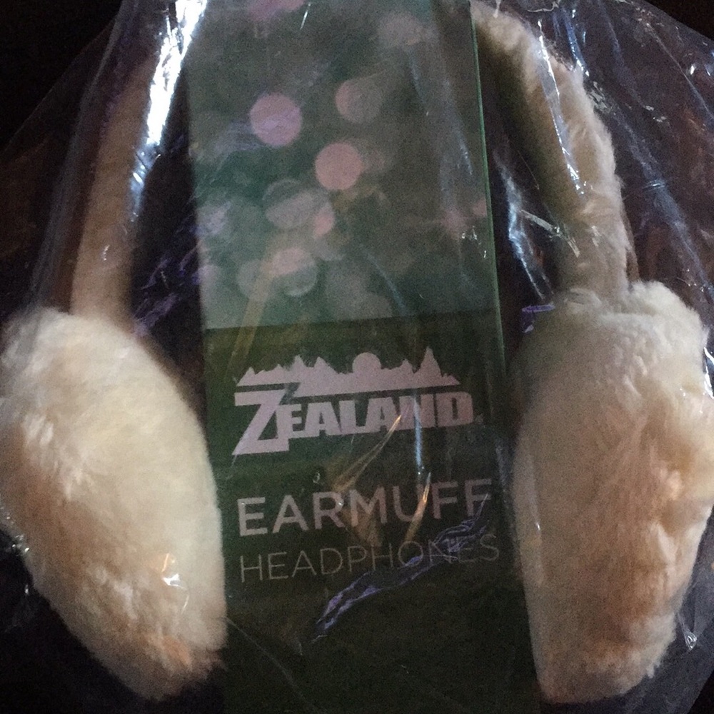 Zealand Earmuff Headphones